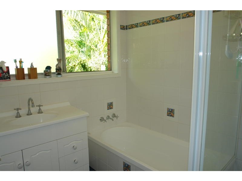 19 Leander Street, Chapel Hill QLD 4069